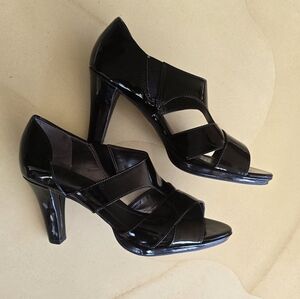 Flirty Stable Brand New 3.5"  Nyisha Black Patent Leather LIFESTRIDE Pumps 9W